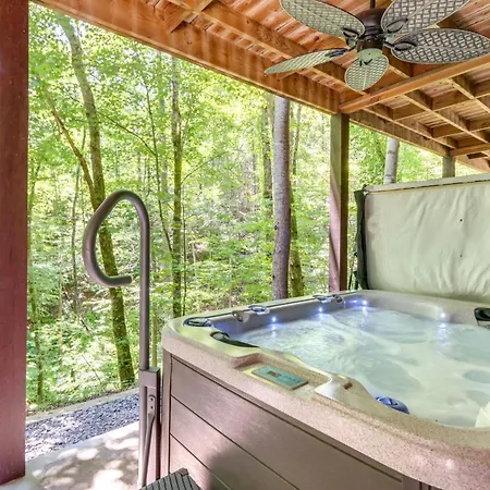 Ellijay Cabin With Deck And Hot Tub!